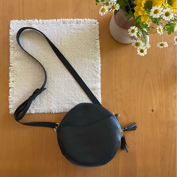 Cuyana Handbags - Cuyana Black Circle Bag